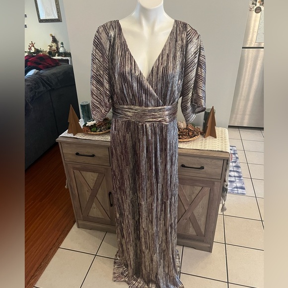 NWT Lily Pulitzer Parigi elbow sleeve maxi in gold berry crinkle - Picture 5 of 10